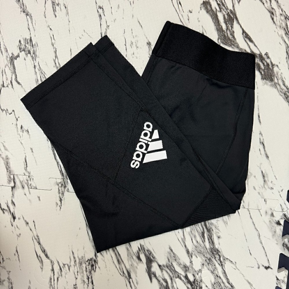 EUC - Adidas 16" approx capris. black Size L